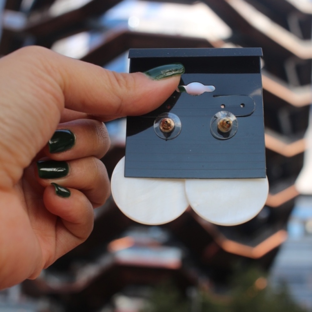 New Geometric round circle shell dainty earrings - Picture 5 of 7